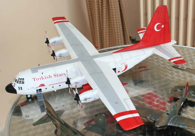 C-130 Hercules "Türk Yıldızları" /Italeri 1/48 — 1
