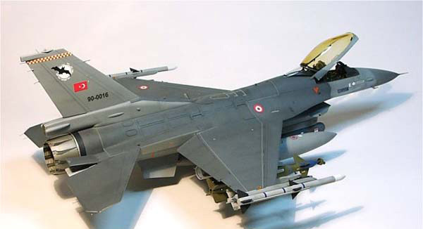 F-16C Block40 / Hasegawa 1/32 — 19