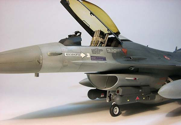 F-16C Block40 / Hasegawa 1/32 — 23
