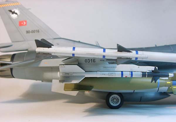 F-16C Block40 / Hasegawa 1/32 — 24