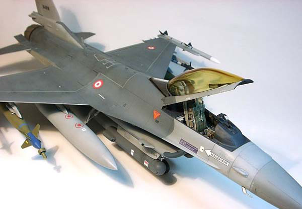 F-16C Block40 / Hasegawa 1/32 — 25