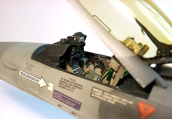 F-16C Block40 / Hasegawa 1/32 — 27