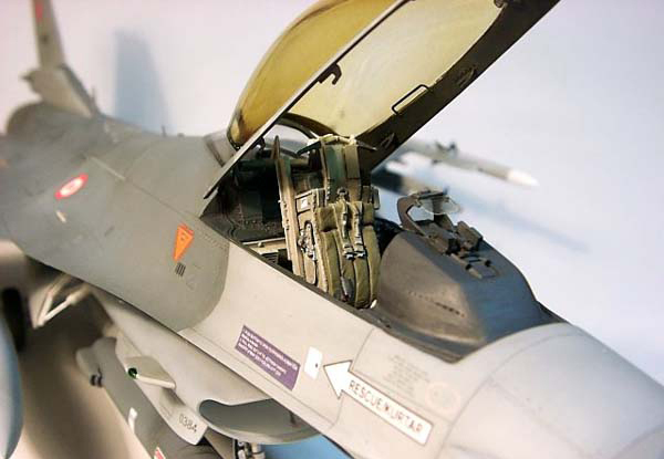F-16C Block40 / Hasegawa 1/32 — 28