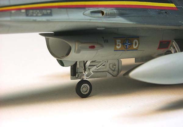 F-16 MLU / Revell 1/72 — 12