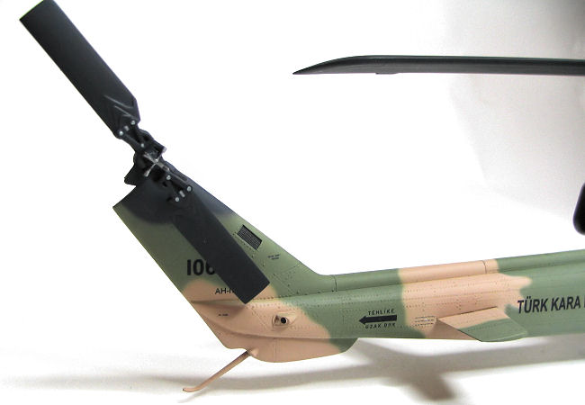 AH-1W TKK / Italeri/MRC 1/35 — 12