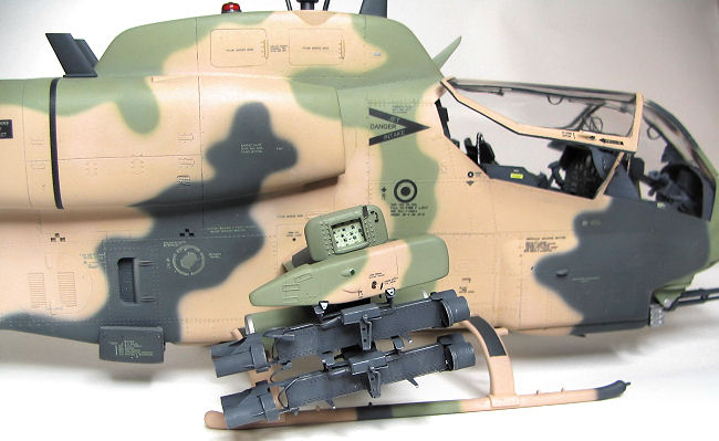 AH-1W TKK / Italeri/MRC 1/35 — 17