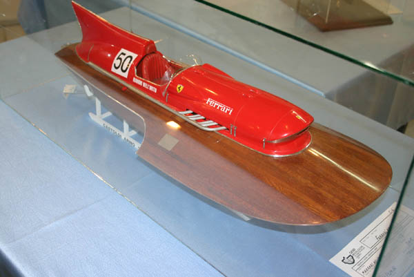 FERRARİ ARNO XI HYDROPLANE / Amati 1/8