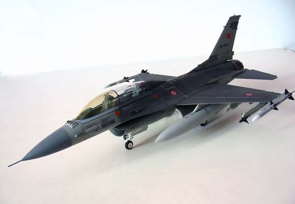 F-16D / Hasegawa 1/48