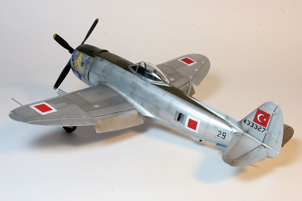 Republic P-47D Thunderbolt RE-30 "44-33327" / Tamiya 1/48