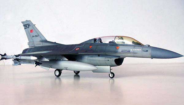 F-16D / Hasegawa 1/48