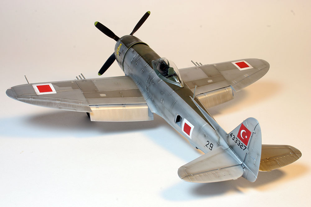 Republic P-47D Thunderbolt RE-30 "44-33327" / Tamiya 1/48