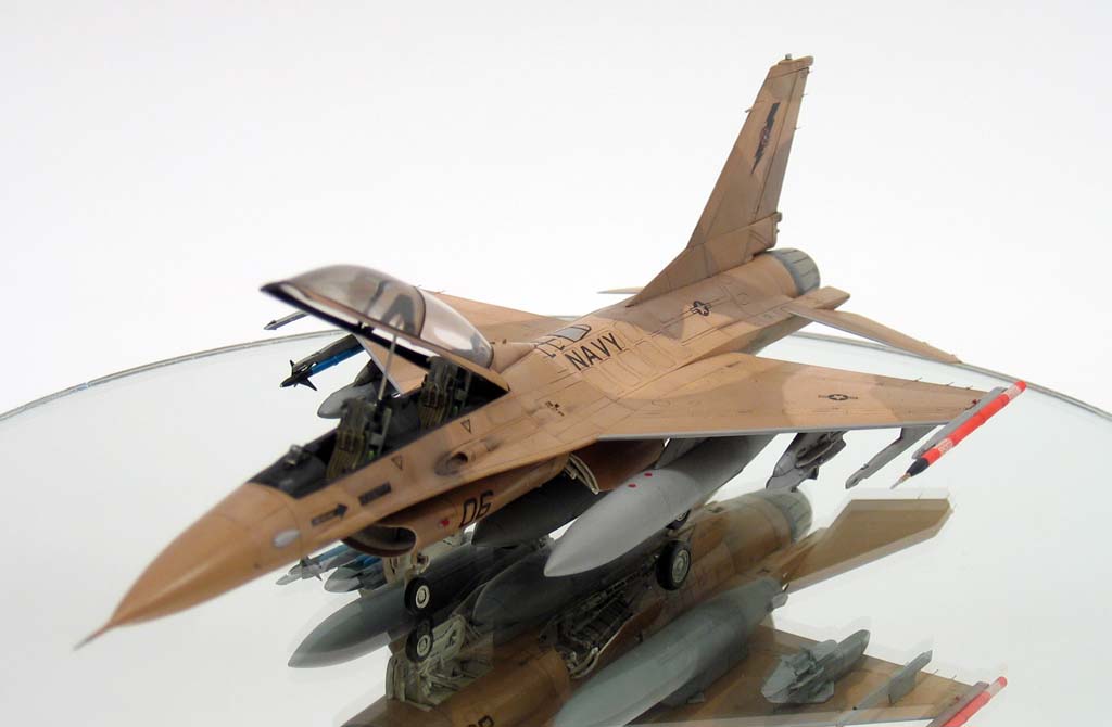 F-16B Agressor / Revell 1/72