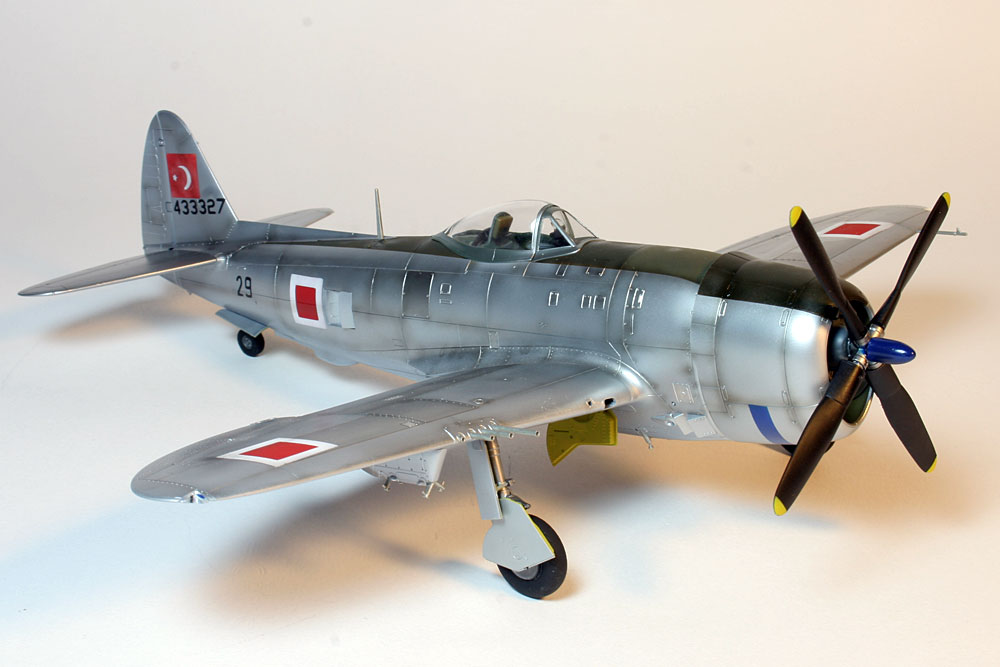 Republic P-47D Thunderbolt RE-30 "44-33327" / Tamiya 1/48