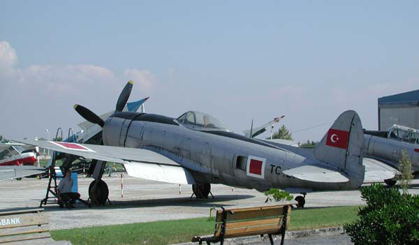 Republic P-47D Thunderbolt Ra/Re 30 — 1