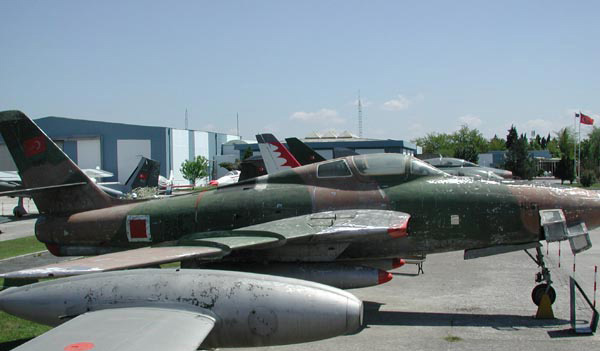 Fairchild Republic RF-84F Thunderflash — 10